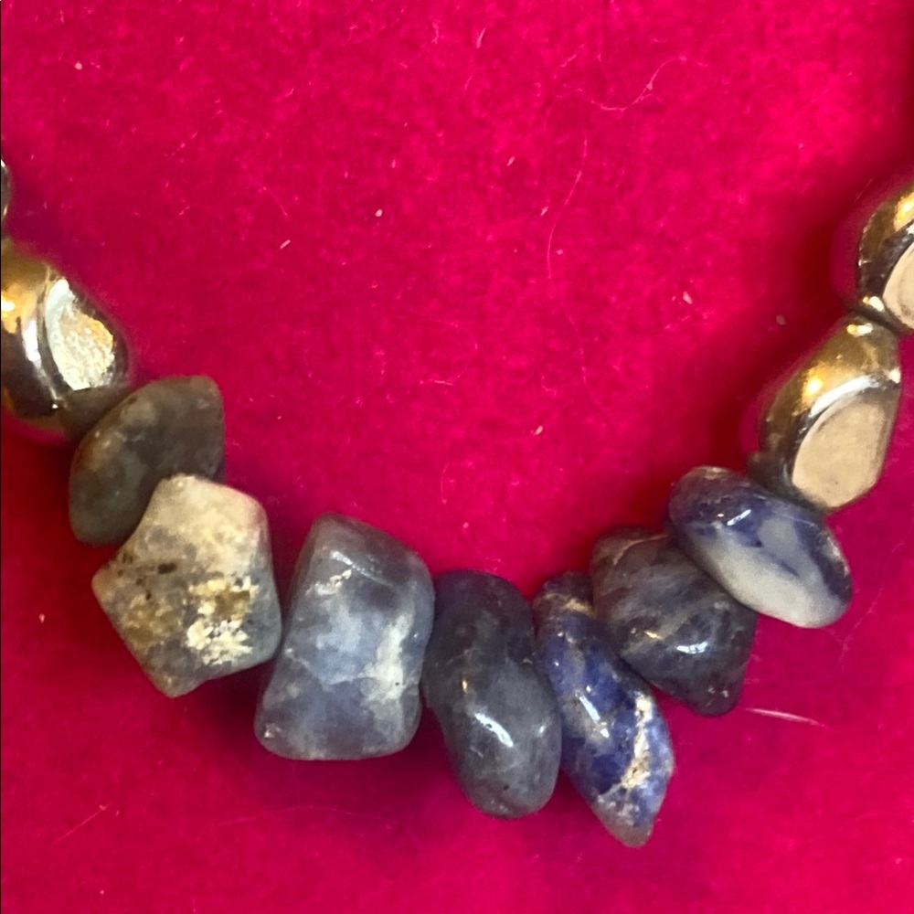 Beautiful cul silver tone beaded necklace with Amethyst